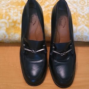 BASS black leather 3 in loafer.  Sz 7.5